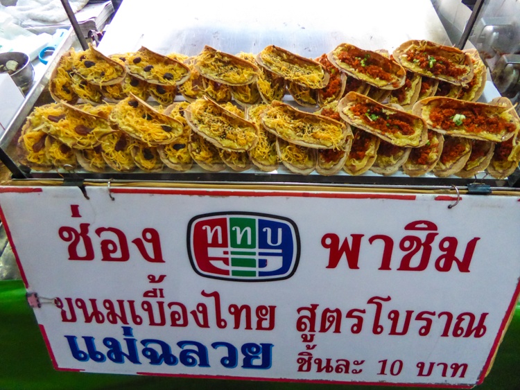bangkok, street food, thailand, eating, stalls, food, market, eating, street, thai, travellingbookjunkie