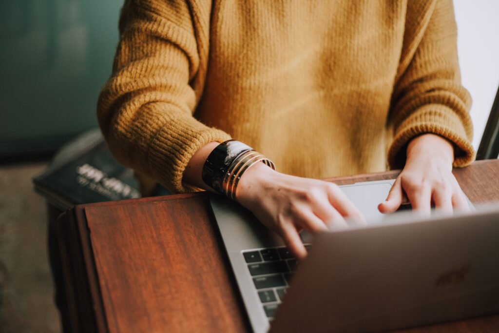 Working online is a good way to gain income as a freelancer when you travel.