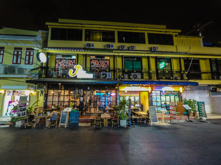 jade house, bangkok, thailand, restaurant, curry, hostel, food,