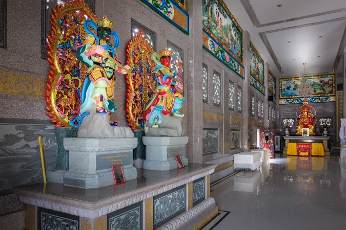 Kuang Im, chapel, temple, temples, thai, thailand, attractions, where, to, go, what, see, near, travelling, around, backpacking, best, places, top, unusual, unique travel, travelling book junkie, travel, exploring, staying, interesting, chinese, statues, murals, marble