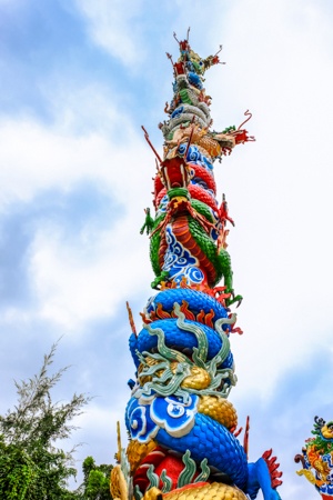 Kuang Im, chapel, temple, temples, thai, thailand, attractions, where, to, go, what, see, near, travelling, around, backpacking, best, places, top, unusual, unique travel, travelling book junkie, travel, exploring, staying, interesting, chinese, photography, photo, picture, totem pole, dragons
