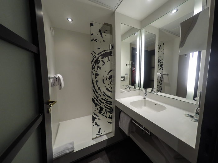 mecure hotels, bourges, hotel, france, michelin star, restaurant, abbey, converted, de bourbon, bathroom