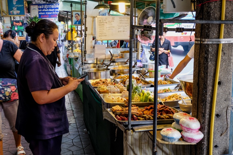 A Newbie’s Food Guide On Where To Eat In Bangkok