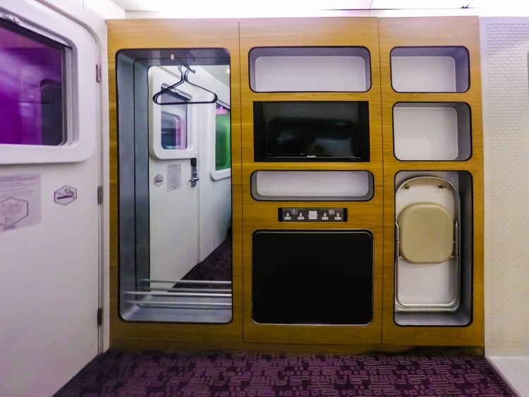 yotel, gatwick, airport, hotel, accommodation, stylish, unique, modern, space age, themed, london, flying, travellingbookjunkie, cool,